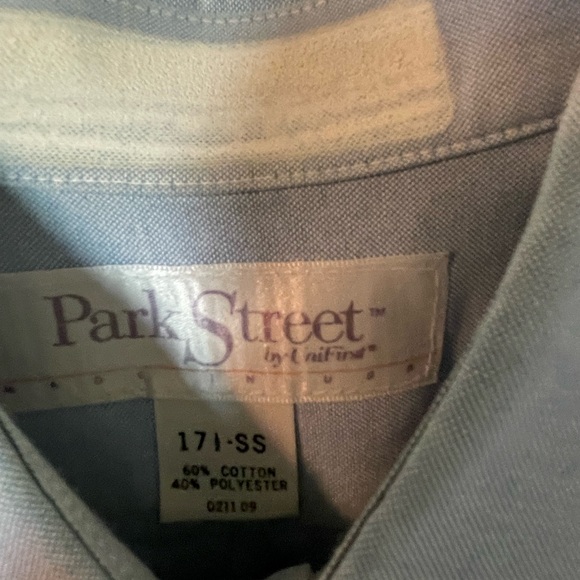 Mens short sleeve shirts. Uniform shirts. Button down shirts. 4 mens shirts - Picture 10 of 10